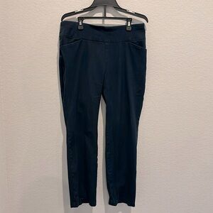 Lee Pull On Slim Fit Slim Leg Mid Rise Sculpting Women's size 10 Short Pants